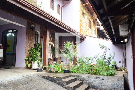 Casa à venda com 310m², 4 quartos e 4 vagas Casa à venda com 310m², 4 quartos e 4 vagasÁrea comum