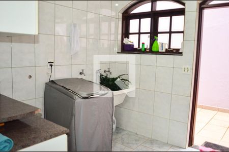 Casa à venda com 310m², 4 quartos e 4 vagas Casa à venda com 310m², 4 quartos e 4 vagasÁrea de Serviço