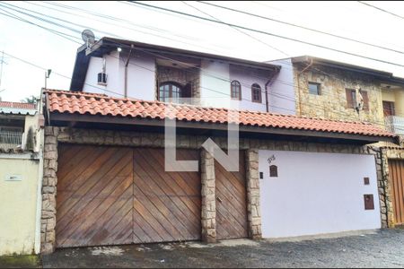 Casa à venda com 310m², 4 quartos e 4 vagas Casa à venda com 310m², 4 quartos e 4 vagasFachada