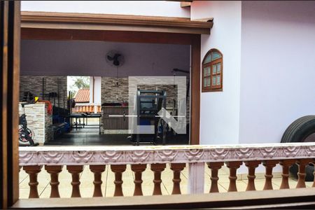 Casa à venda com 310m², 4 quartos e 4 vagas Casa à venda com 310m², 4 quartos e 4 vagasVaranda