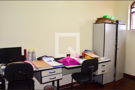 Casa à venda com 310m², 4 quartos e 4 vagas Casa à venda com 310m², 4 quartos e 4 vagasEscritório