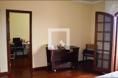 Casa à venda com 310m², 4 quartos e 4 vagas Casa à venda com 310m², 4 quartos e 4 vagasQuarto 4
