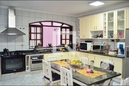 Casa à venda com 310m², 4 quartos e 4 vagas Casa à venda com 310m², 4 quartos e 4 vagasCozinha