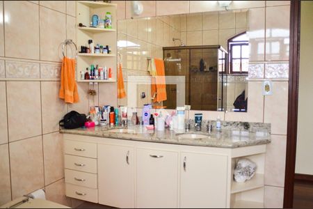 Casa à venda com 310m², 4 quartos e 4 vagas Casa à venda com 310m², 4 quartos e 4 vagasBanheiro