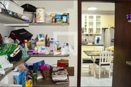 Casa à venda com 310m², 4 quartos e 4 vagas Casa à venda com 310m², 4 quartos e 4 vagasDespensa