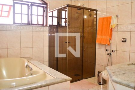 Casa à venda com 310m², 4 quartos e 4 vagas Casa à venda com 310m², 4 quartos e 4 vagasBanheiro
