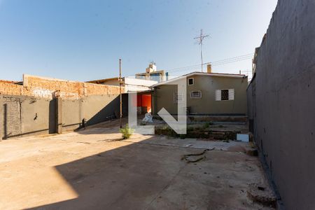 Casa à venda com 358m², 2 quartos e 10 vagas Casa à venda com 358m², 2 quartos e 10 vagasQuintal