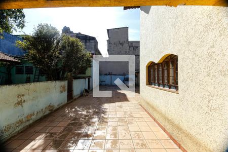 Casa à venda com 210m², 3 quartos e 10 vagas Casa à venda com 210m², 3 quartos e 10 vagasQuintal - Área externa