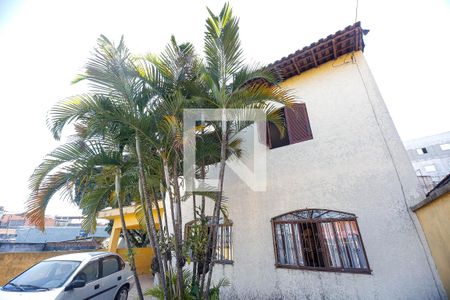 Casa à venda com 210m², 3 quartos e 10 vagas Casa à venda com 210m², 3 quartos e 10 vagasFachada