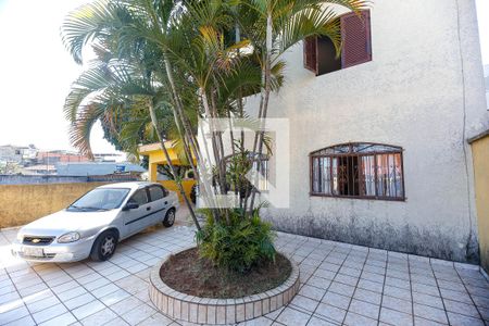 Casa à venda com 210m², 3 quartos e 10 vagas Casa à venda com 210m², 3 quartos e 10 vagasQuintal - Área externa