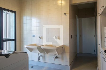 Apartamento à venda com 210m², 4 quartos e 3 vagas Apartamento à venda com 210m², 4 quartos e 3 vagasÁrea de Serviço