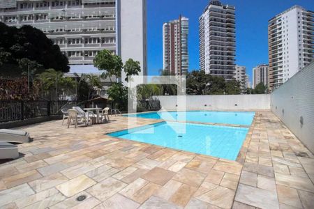 Apartamento à venda com 210m², 4 quartos e 3 vagas Apartamento à venda com 210m², 4 quartos e 3 vagasÁrea comum - Piscina
