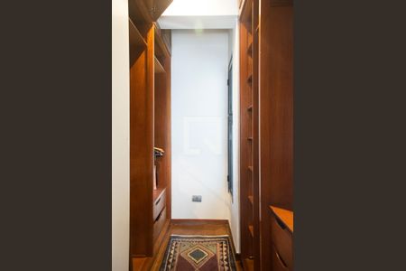 Apartamento à venda com 210m², 4 quartos e 3 vagas Apartamento à venda com 210m², 4 quartos e 3 vagasCloset quarto 4