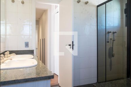 Apartamento à venda com 210m², 4 quartos e 3 vagas Apartamento à venda com 210m², 4 quartos e 3 vagasBanheiro Quarto 4