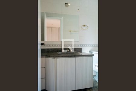 Apartamento à venda com 210m², 4 quartos e 3 vagas Apartamento à venda com 210m², 4 quartos e 3 vagasBanheiro Quarto 2