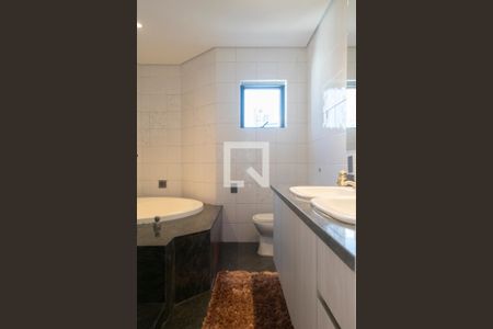 Apartamento à venda com 210m², 4 quartos e 3 vagas Apartamento à venda com 210m², 4 quartos e 3 vagasBanheiro Quarto 4