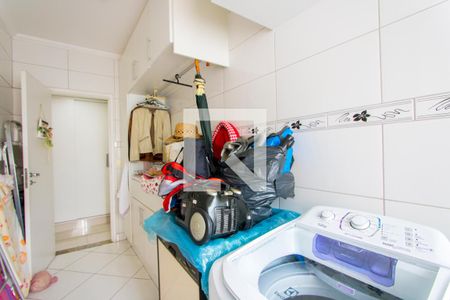 Apartamento à venda com 200m², 3 quartos e 2 vagas Apartamento à venda com 200m², 3 quartos e 2 vagasÁrea de serviço