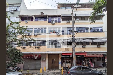Apartamento à venda com 180m², 4 quartos e 1 vaga Apartamento à venda com 180m², 4 quartos e 1 vagaFachada e portaria