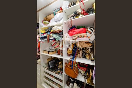 Apartamento à venda com 180m², 4 quartos e 1 vaga Apartamento à venda com 180m², 4 quartos e 1 vagaCloset da suíte