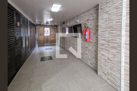 Apartamento à venda com 180m², 4 quartos e 1 vaga Apartamento à venda com 180m², 4 quartos e 1 vagaFachada e portaria