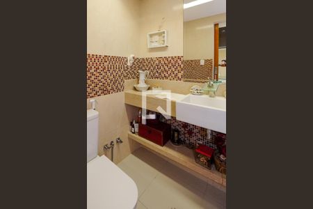 Apartamento à venda com 180m², 4 quartos e 1 vaga Apartamento à venda com 180m², 4 quartos e 1 vagaBanheiro Corredor