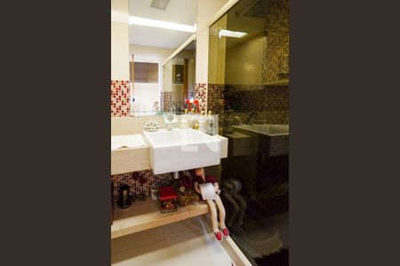 Apartamento à venda com 180m², 4 quartos e 1 vaga Apartamento à venda com 180m², 4 quartos e 1 vagaBanheiro Corredor