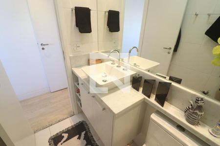 Apartamento à venda com 105m², 2 quartos e 2 vagasBanheiro Quarto 2 