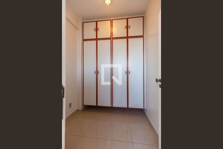 Apartamento para alugar com 140m², 4 quartos e 2 vagasQuarto de Serviço