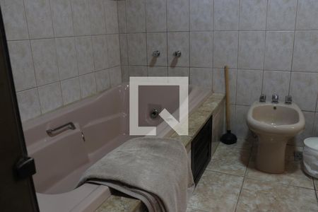 Casa à venda com 270m², 3 quartos e 2 vagasBanheiro da Suíte