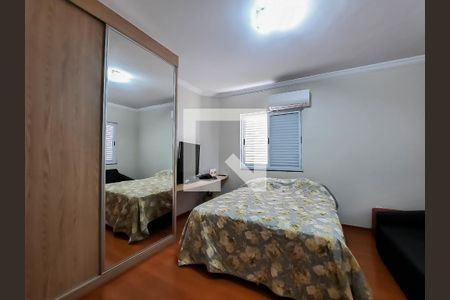 Casa à venda com 200m², 4 quartos e 4 vagas Casa à venda com 200m², 4 quartos e 4 vagasQuarto 3
