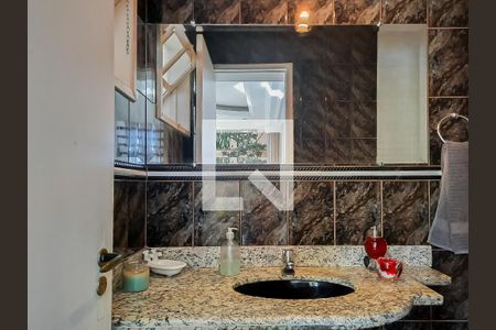 Casa à venda com 200m², 4 quartos e 4 vagas Casa à venda com 200m², 4 quartos e 4 vagasBanheiro