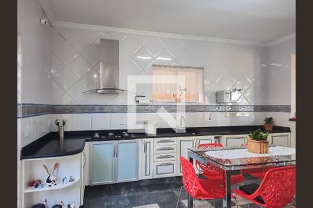 Casa à venda com 200m², 4 quartos e 4 vagas Casa à venda com 200m², 4 quartos e 4 vagasCozinha