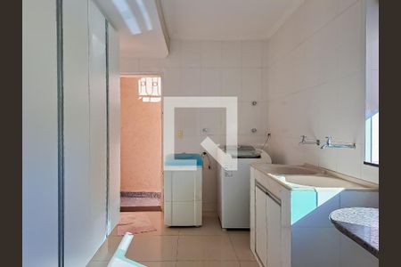 Casa à venda com 200m², 4 quartos e 4 vagas Casa à venda com 200m², 4 quartos e 4 vagasÁrea de Serviço