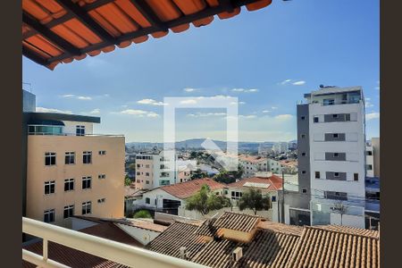 Casa à venda com 200m², 4 quartos e 4 vagas Casa à venda com 200m², 4 quartos e 4 vagasVista