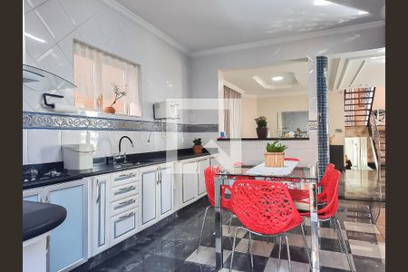 Casa à venda com 200m², 4 quartos e 4 vagas Casa à venda com 200m², 4 quartos e 4 vagasCozinha