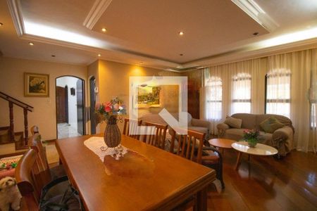 Casa à venda com 235m², 4 quartos e 6 vagas