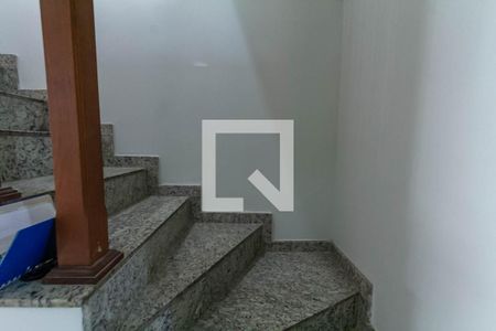 Escada de casa para alugar com 3 quartos, 176m² em Nova Petrópolis, São Bernardo do Campo