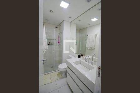 Apartamento à venda com 70m², 1 quarto e 2 vagas Apartamento à venda com 70m², 1 quarto e 2 vagasBanheiro da Suíte