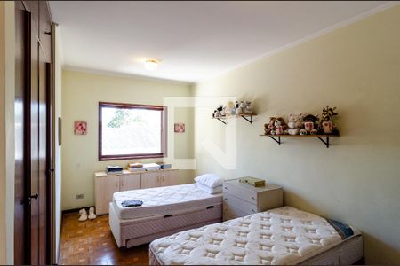 Casa à venda com 320m², 4 quartos e 3 vagas Casa à venda com 320m², 4 quartos e 3 vagasQuarto 4