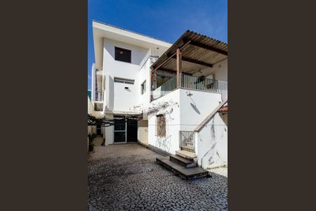 Casa à venda com 320m², 4 quartos e 3 vagas Casa à venda com 320m², 4 quartos e 3 vagasQuintal