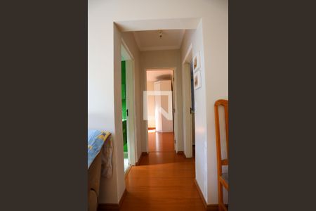Corredor dos quartos de apartamento para alugar com 3 quartos, 70m² em Jardim Recanto Suave, Cotia