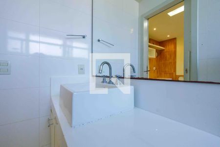Casa para alugar com 360m², 3 quartos e 5 vagas Casa para alugar com 360m², 3 quartos e 5 vagasBanheiro Suíte 3