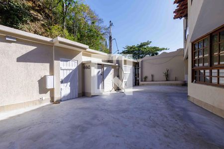 Casa para alugar com 360m², 3 quartos e 5 vagas Casa para alugar com 360m², 3 quartos e 5 vagasGaragem