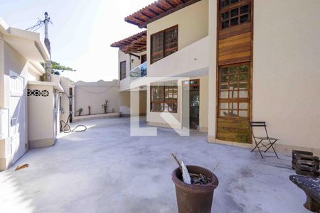 Casa para alugar com 360m², 3 quartos e 5 vagas Casa para alugar com 360m², 3 quartos e 5 vagasGaragem