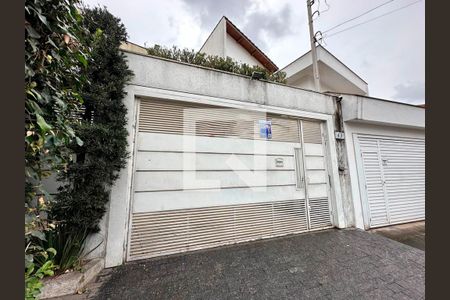 Casa à venda com 270m², 3 quartos e 2 vagas Casa à venda com 270m², 3 quartos e 2 vagasEntrada