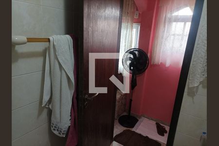 Casa à venda com 108m², 2 quartos e 2 vagasBanheiro quarto suíte