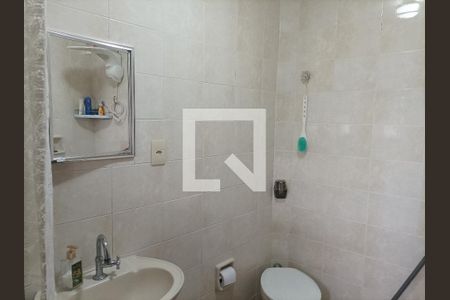 Casa à venda com 108m², 2 quartos e 2 vagasBanheiro quarto suíte