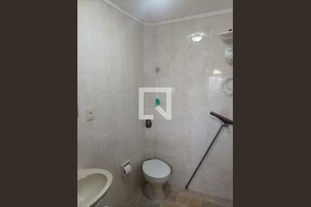 Casa à venda com 108m², 2 quartos e 2 vagasBanheiro quarto suíte