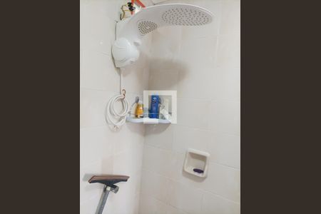 Casa à venda com 108m², 2 quartos e 2 vagasBanheiro quarto suíte