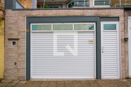 Casa à venda com 200m², 3 quartos e 4 vagas Casa à venda com 200m², 3 quartos e 4 vagasFachada